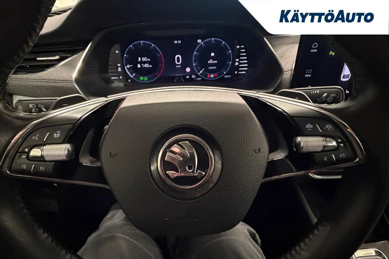 Skoda Octavia JLU-672 carousel image