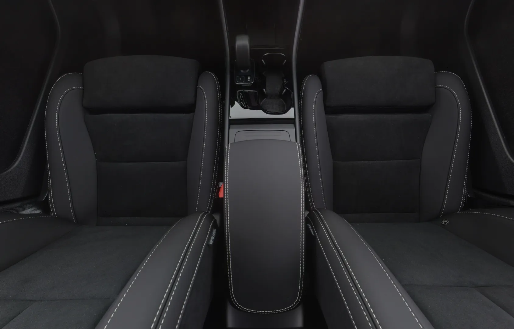 Volvo EC40 YMF-807 carousel image