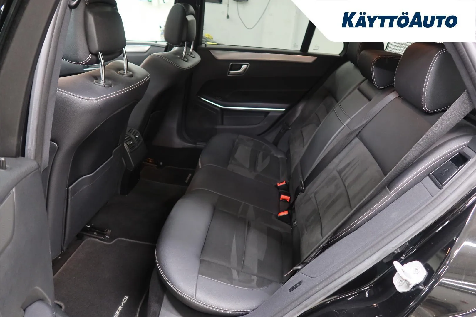 Mercedes-Benz E INV-889 carousel image