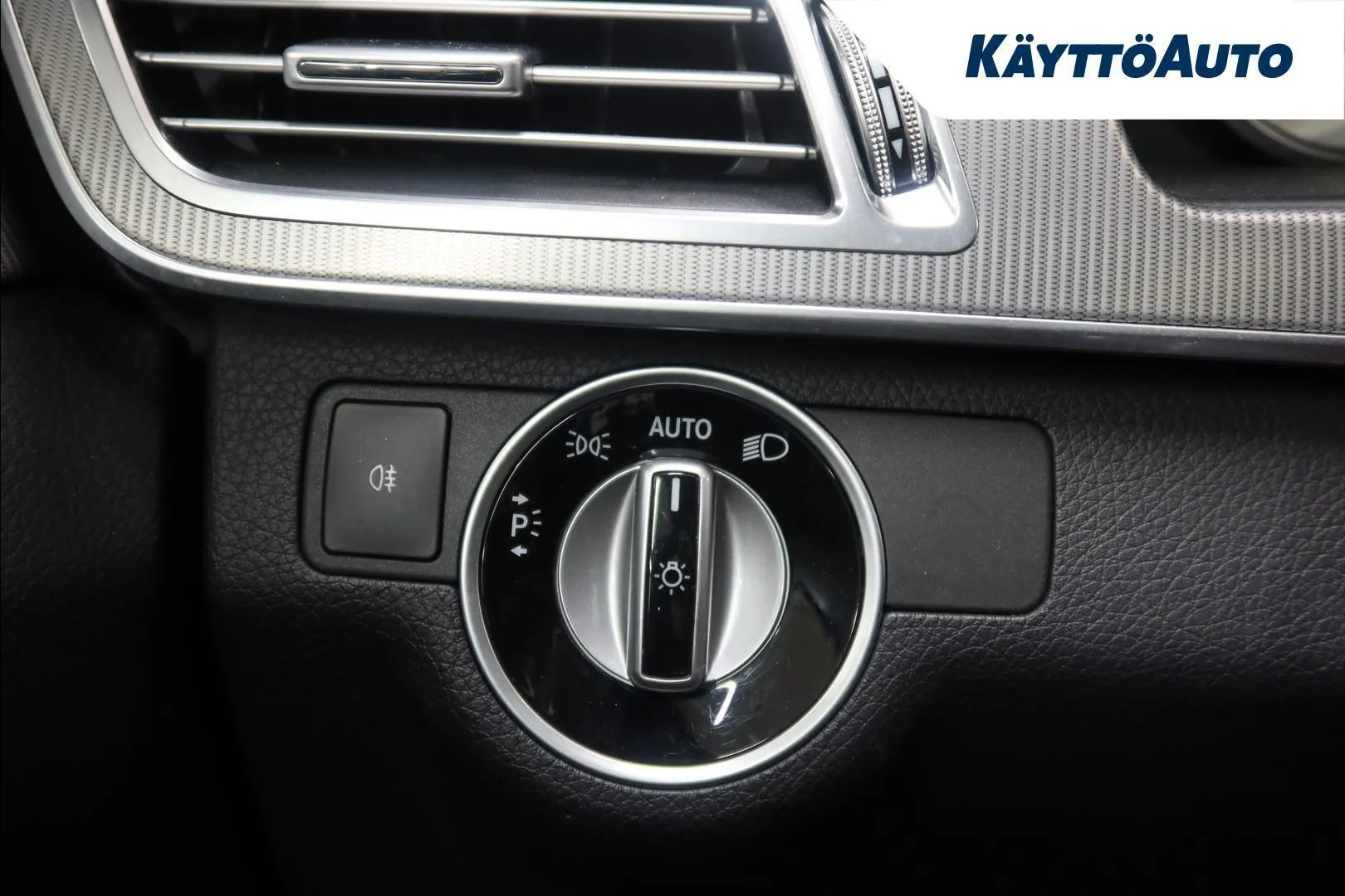 Mercedes-Benz E INV-889 carousel image