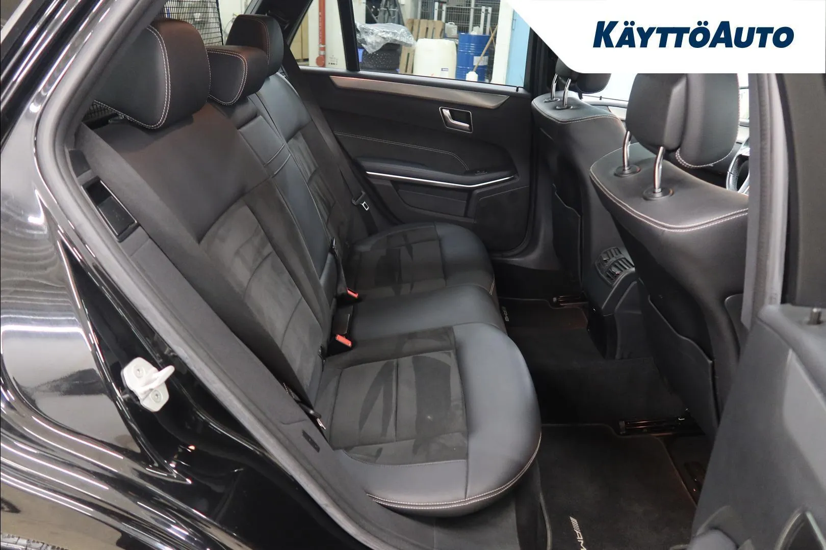 Mercedes-Benz E INV-889 carousel image