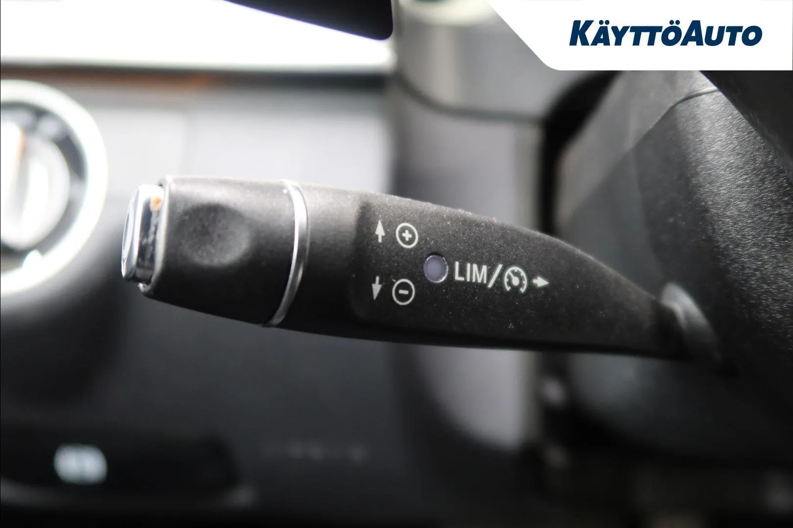 Mercedes-Benz E INV-889 carousel image