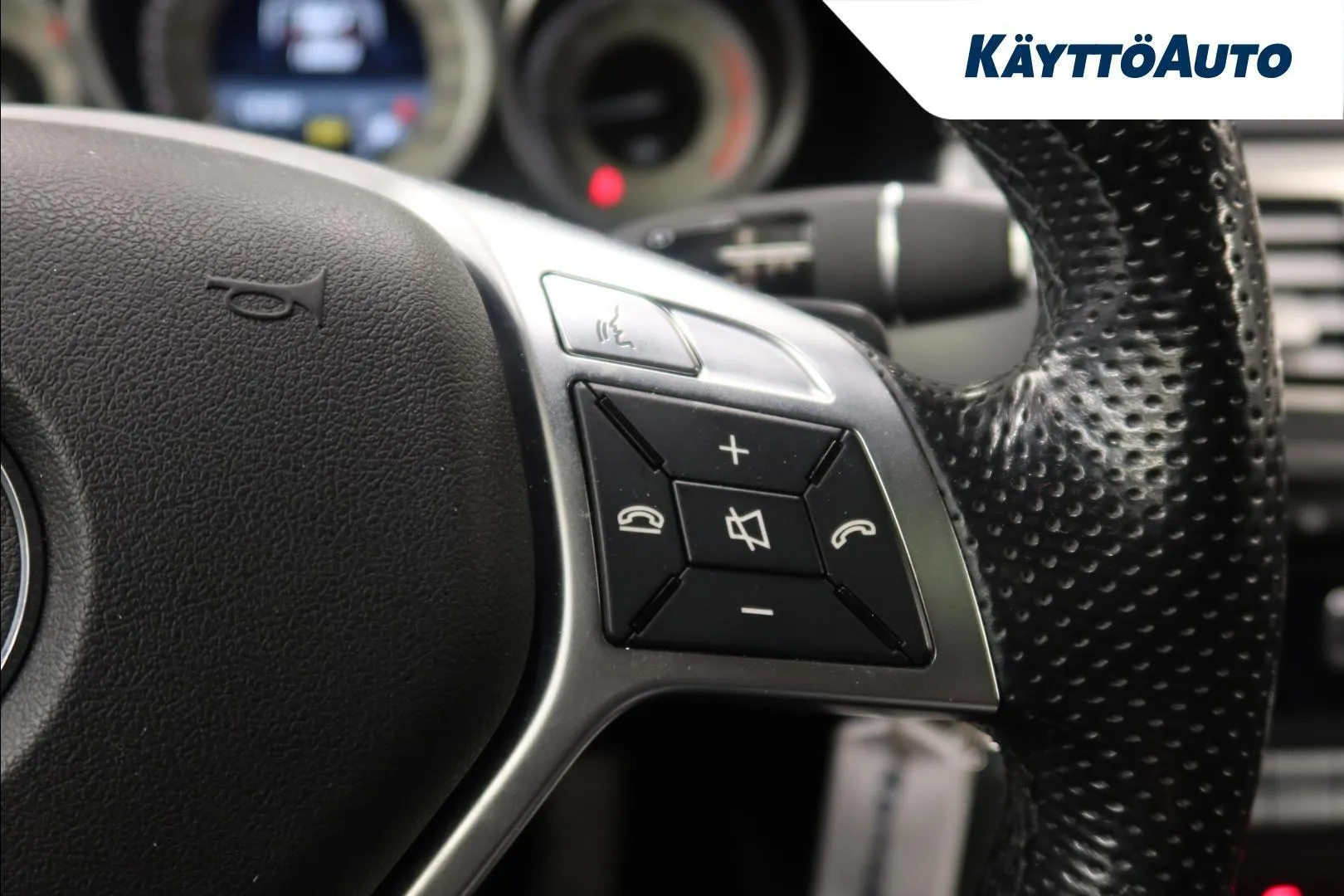 Mercedes-Benz E INV-889 carousel image