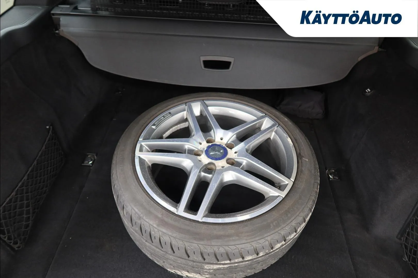 Mercedes-Benz E INV-889 carousel image