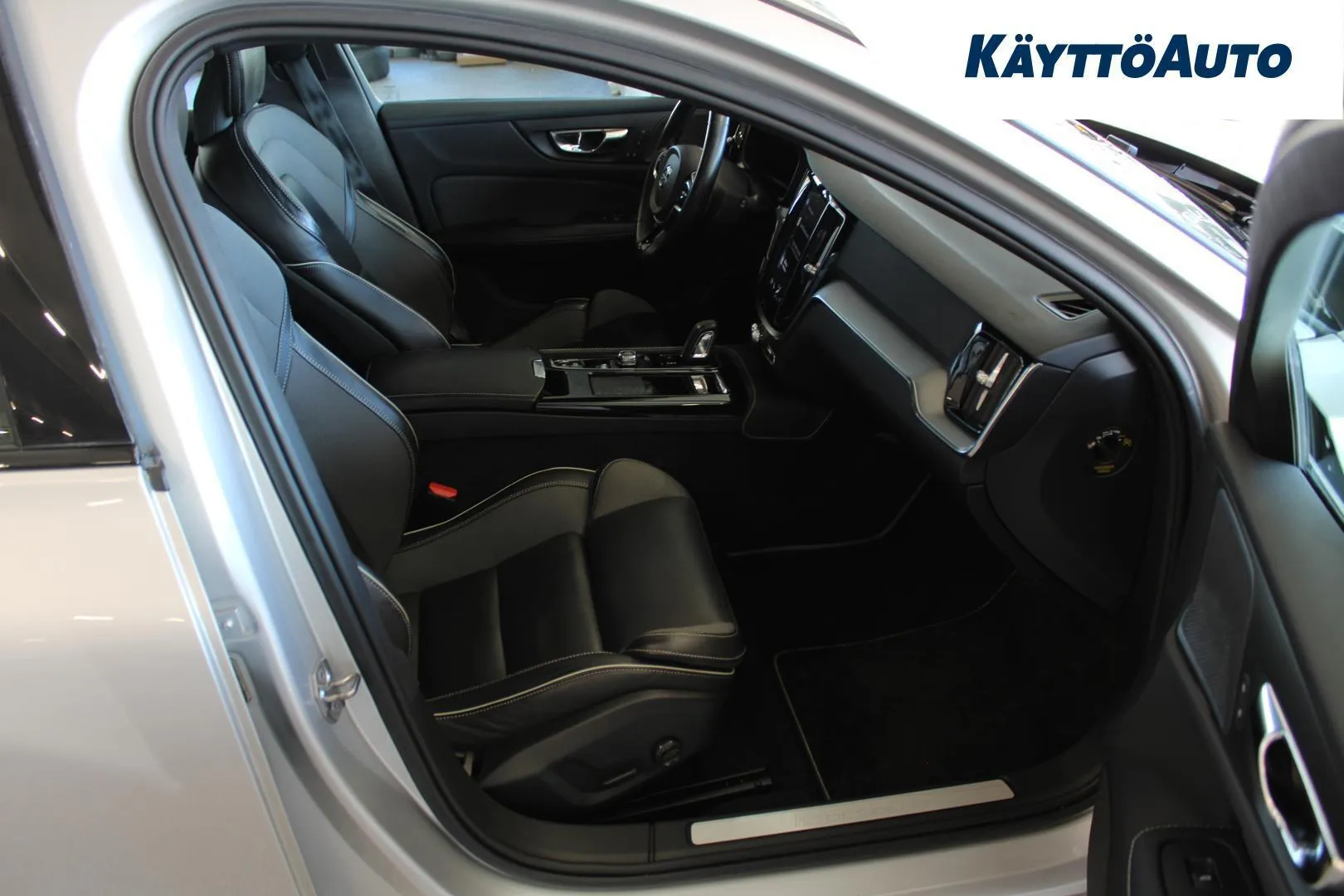 Volvo V60 CSB-157 carousel image