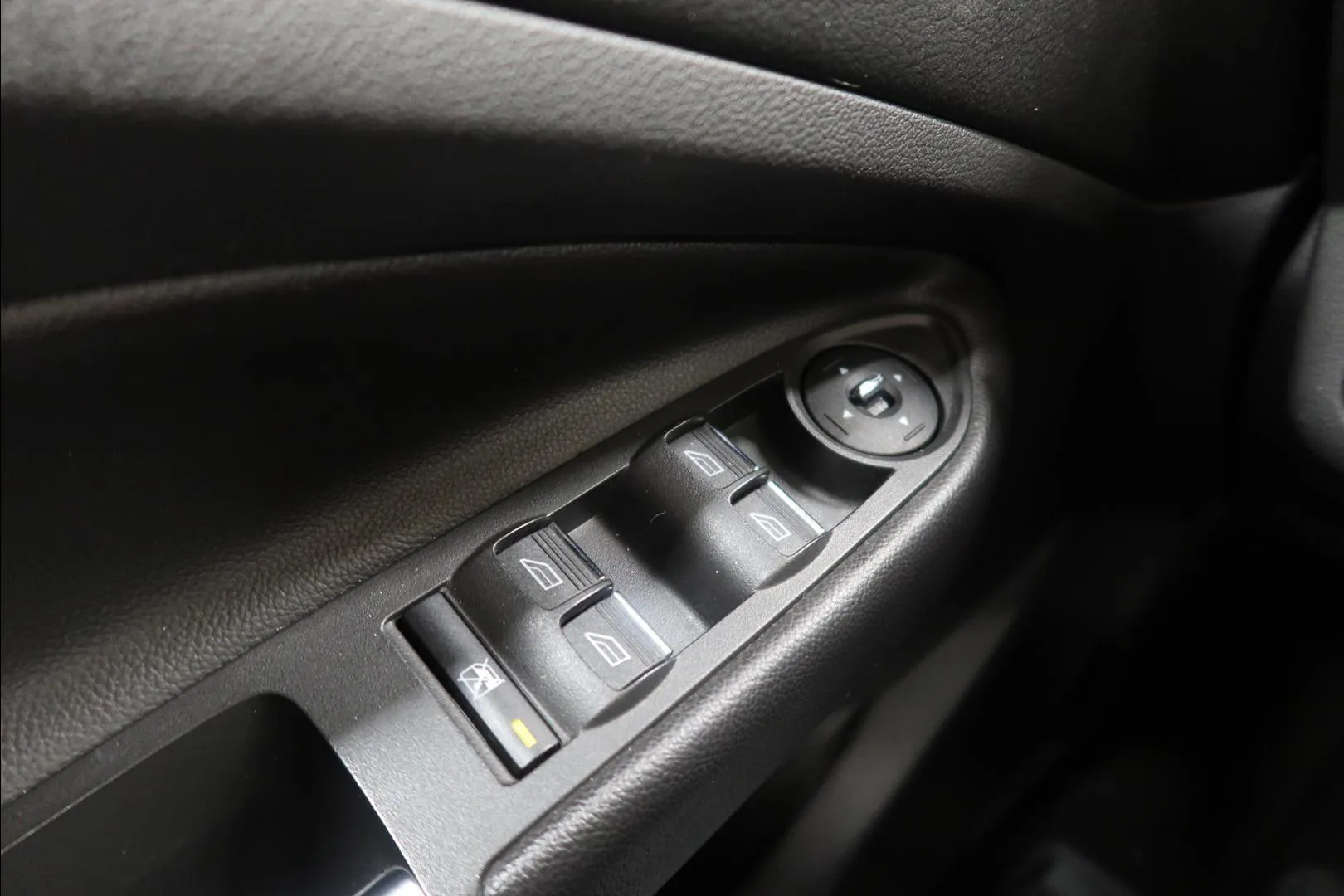 Ford Kuga GLB-282 carousel image