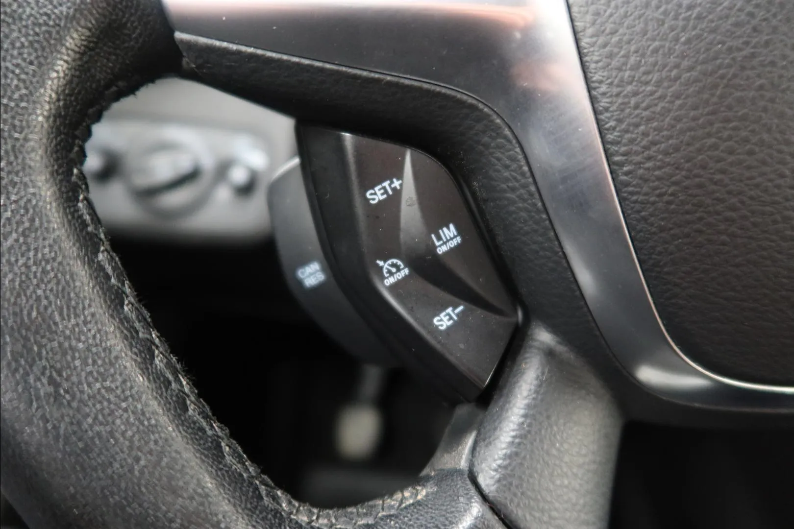 Ford Kuga GLB-282 carousel image