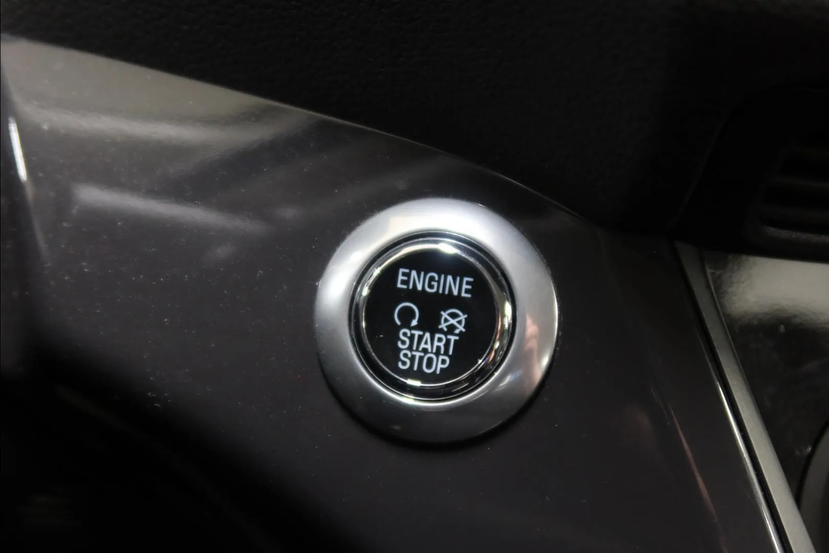 Ford Kuga GLB-282 carousel image