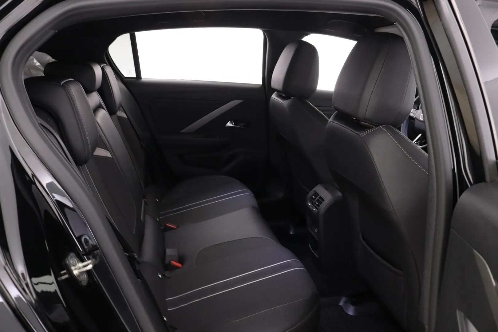 Opel Astra SPC-355 carousel image