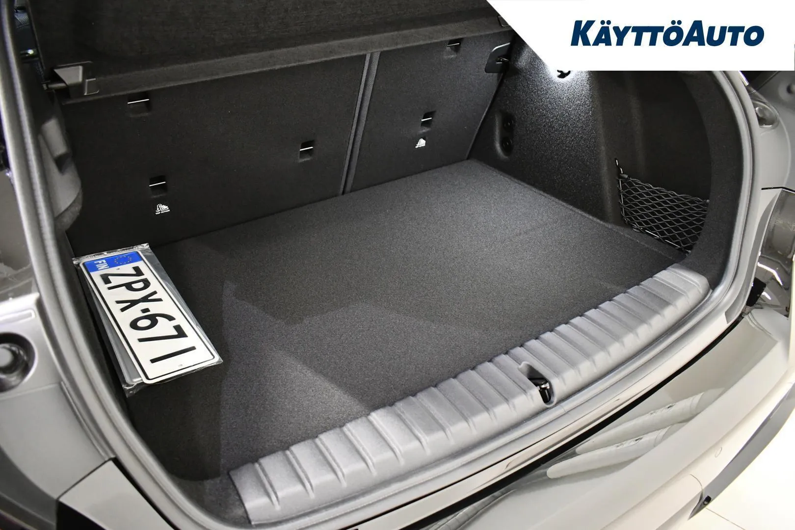 BMW 120 ZPX-671 carousel image