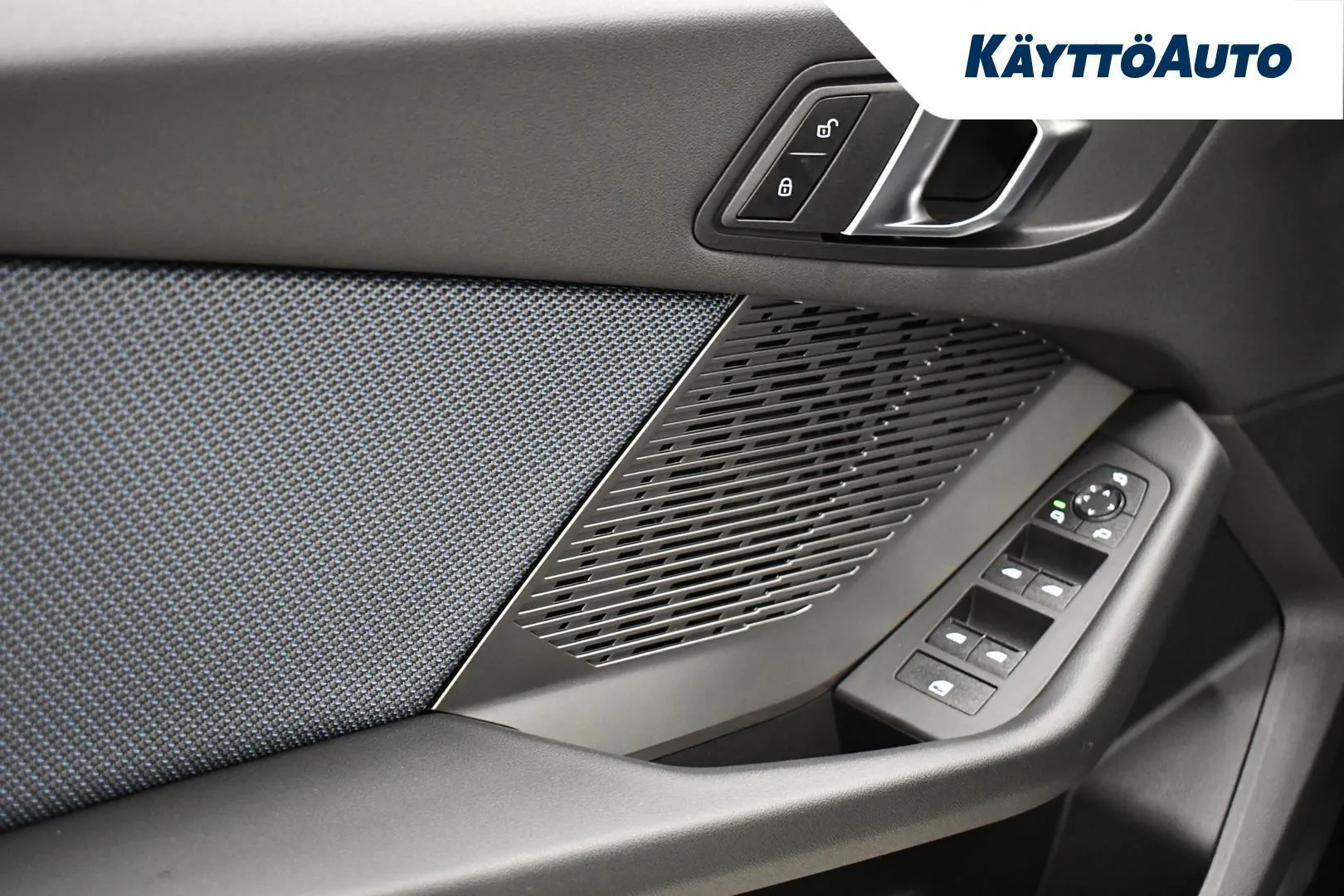 BMW 120 ZPX-671 carousel image