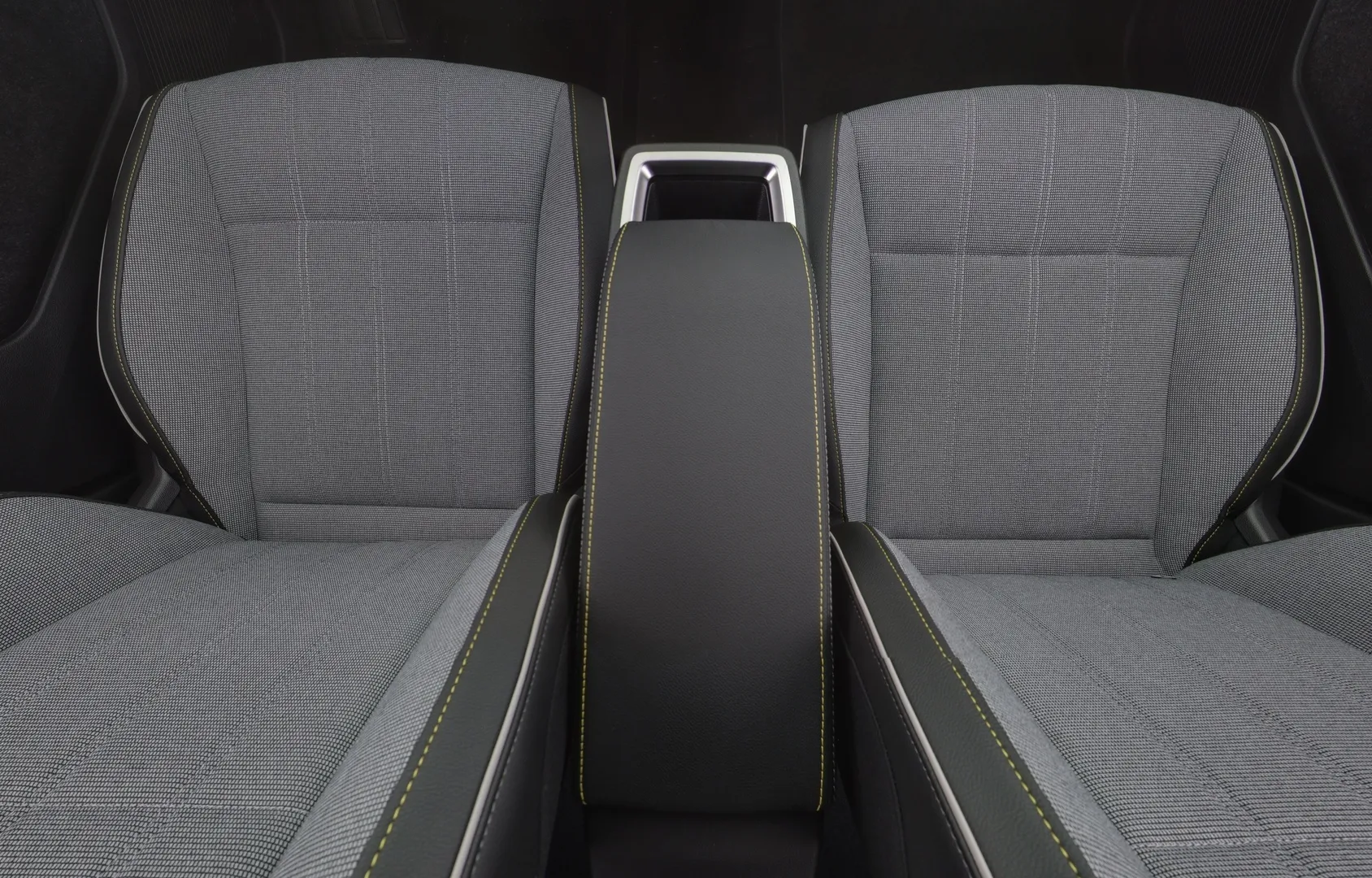 Renault Scenic GRS-608 carousel image