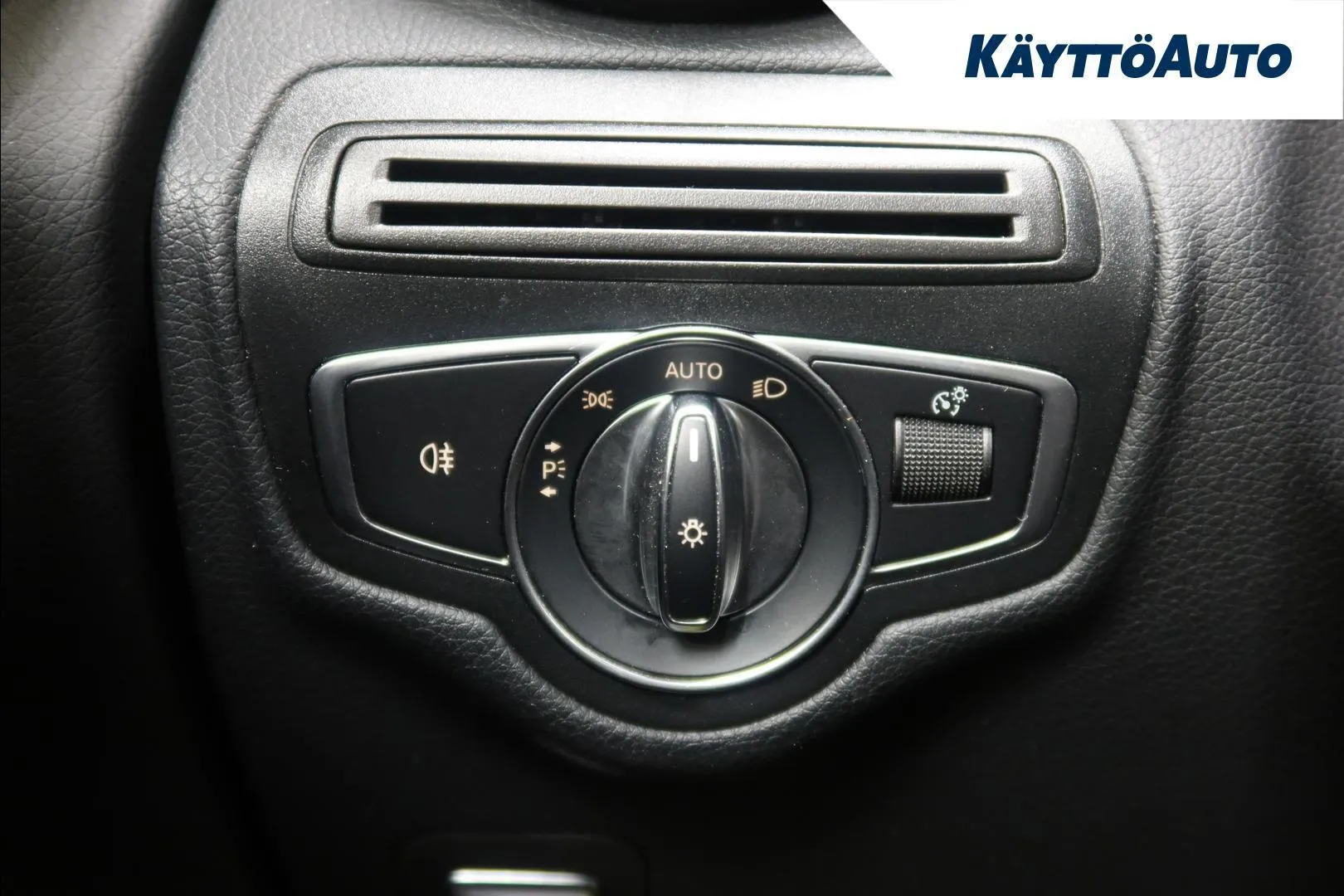 Mercedes-Benz GLC LOP-761 carousel image