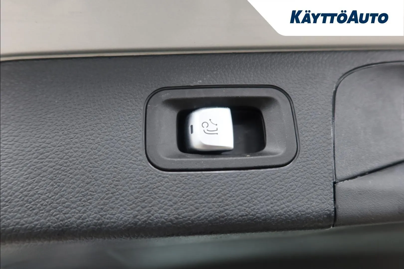 Mercedes-Benz GLC LOP-761 carousel image