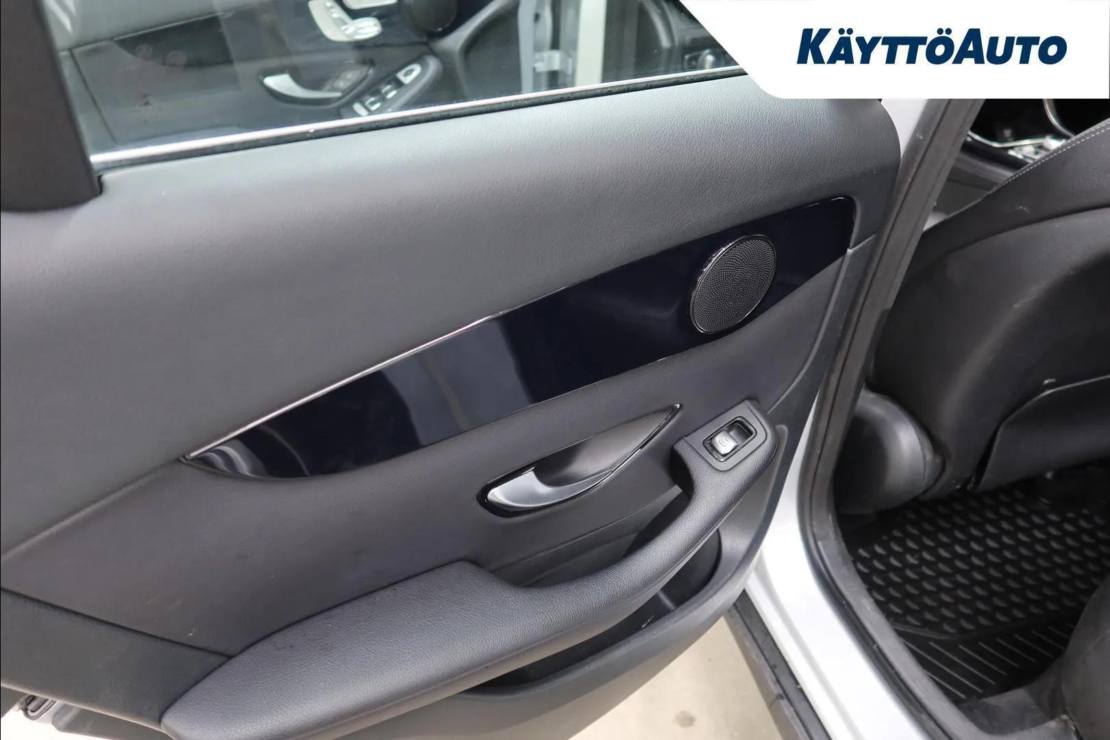 Mercedes-Benz GLC LOP-761 carousel image