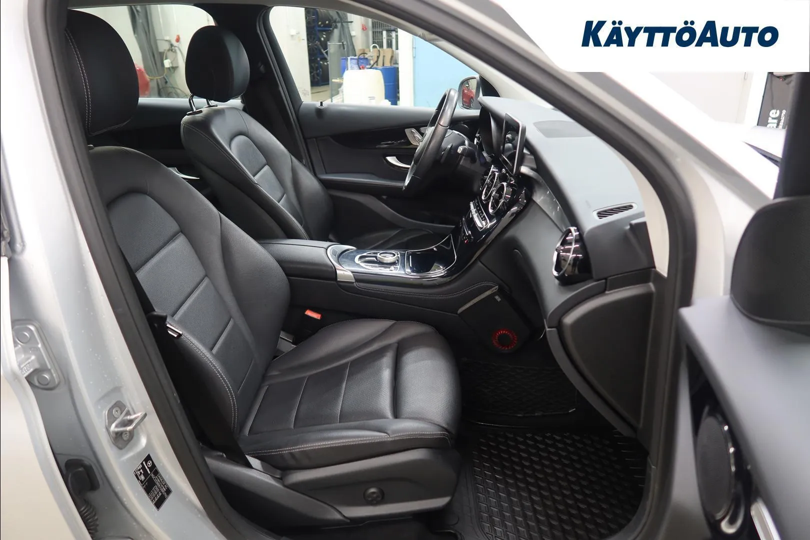 Mercedes-Benz GLC LOP-761 carousel image