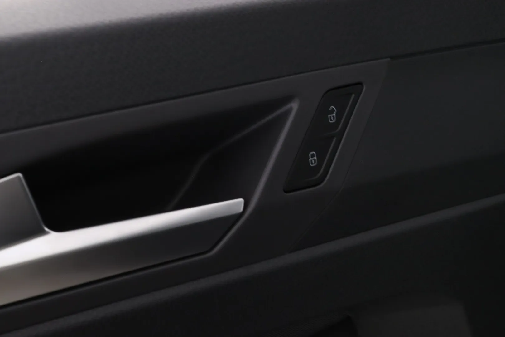 Volkswagen Caddy Maxi ZRH-385 carousel image