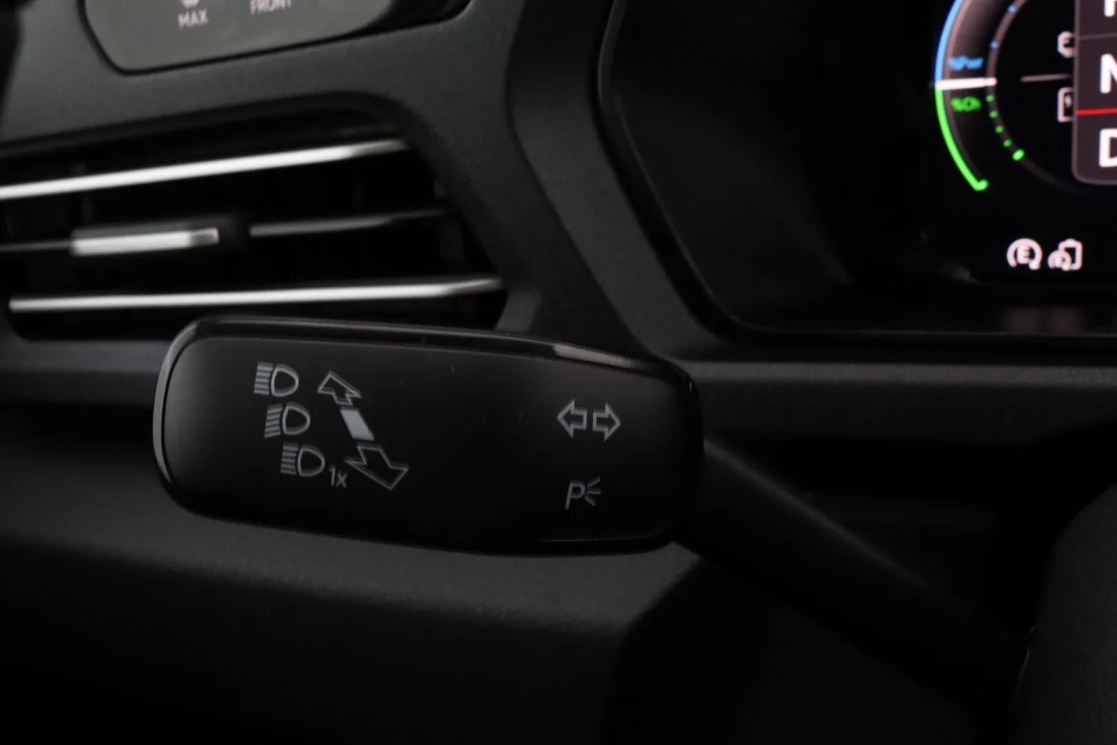 Volkswagen Caddy Maxi ZRH-385 carousel image