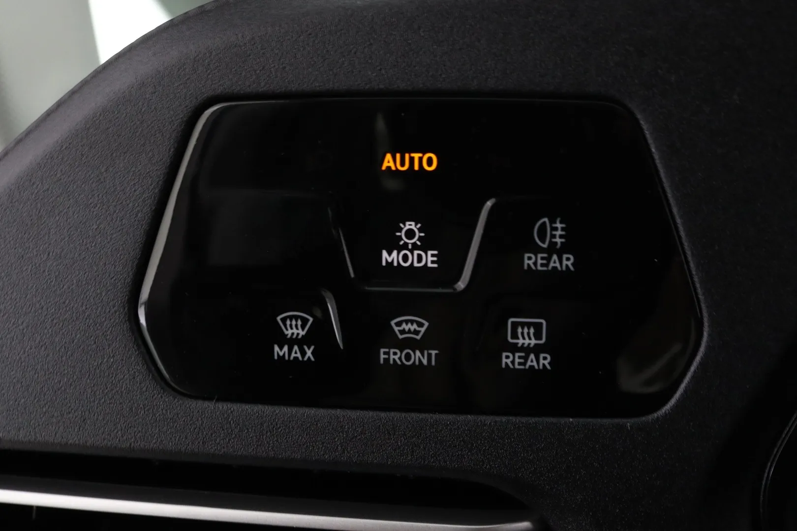 Volkswagen Caddy Maxi ZRH-385 carousel image