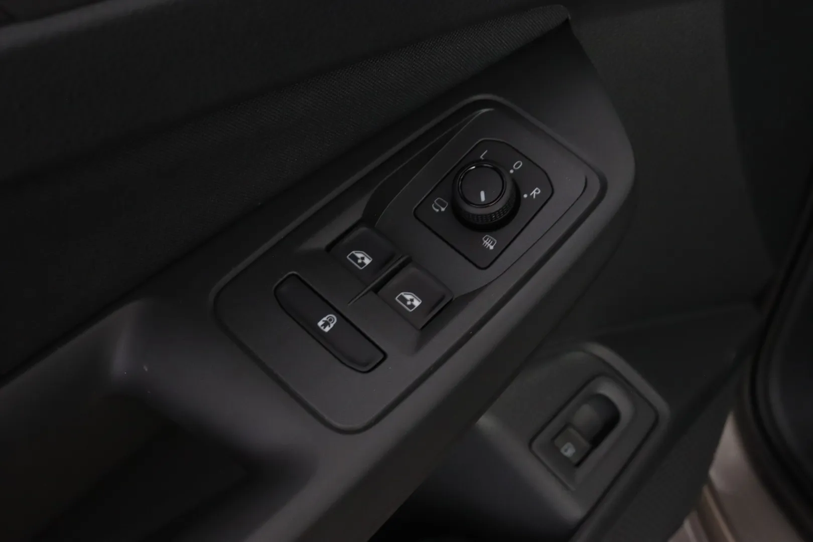 Volkswagen Caddy Maxi ZRH-385 carousel image