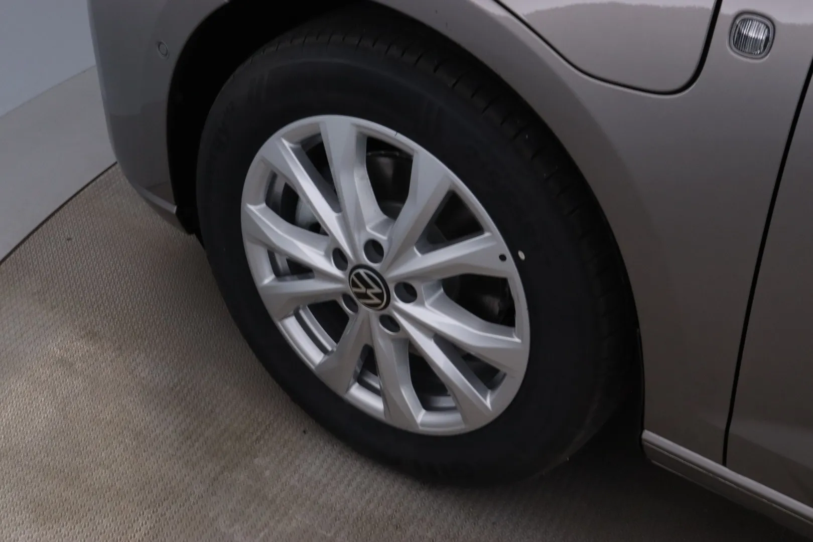 Volkswagen Caddy Maxi ZRH-385 carousel image