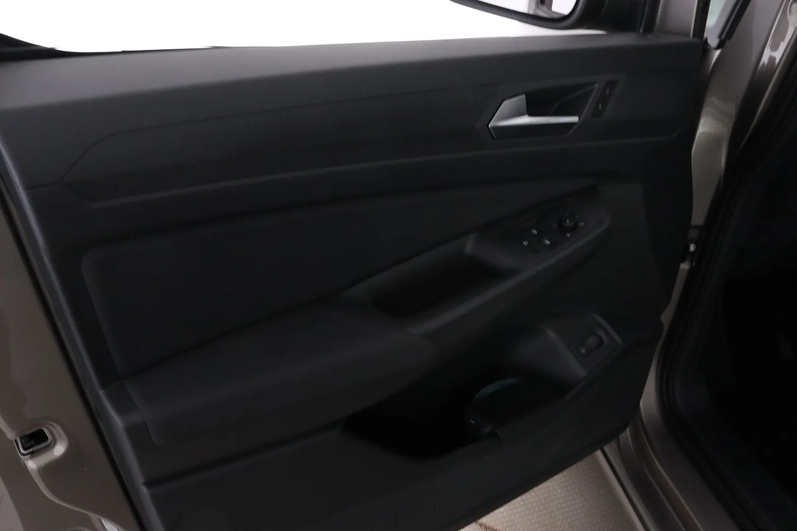 Volkswagen Caddy Maxi ZRH-385 carousel image