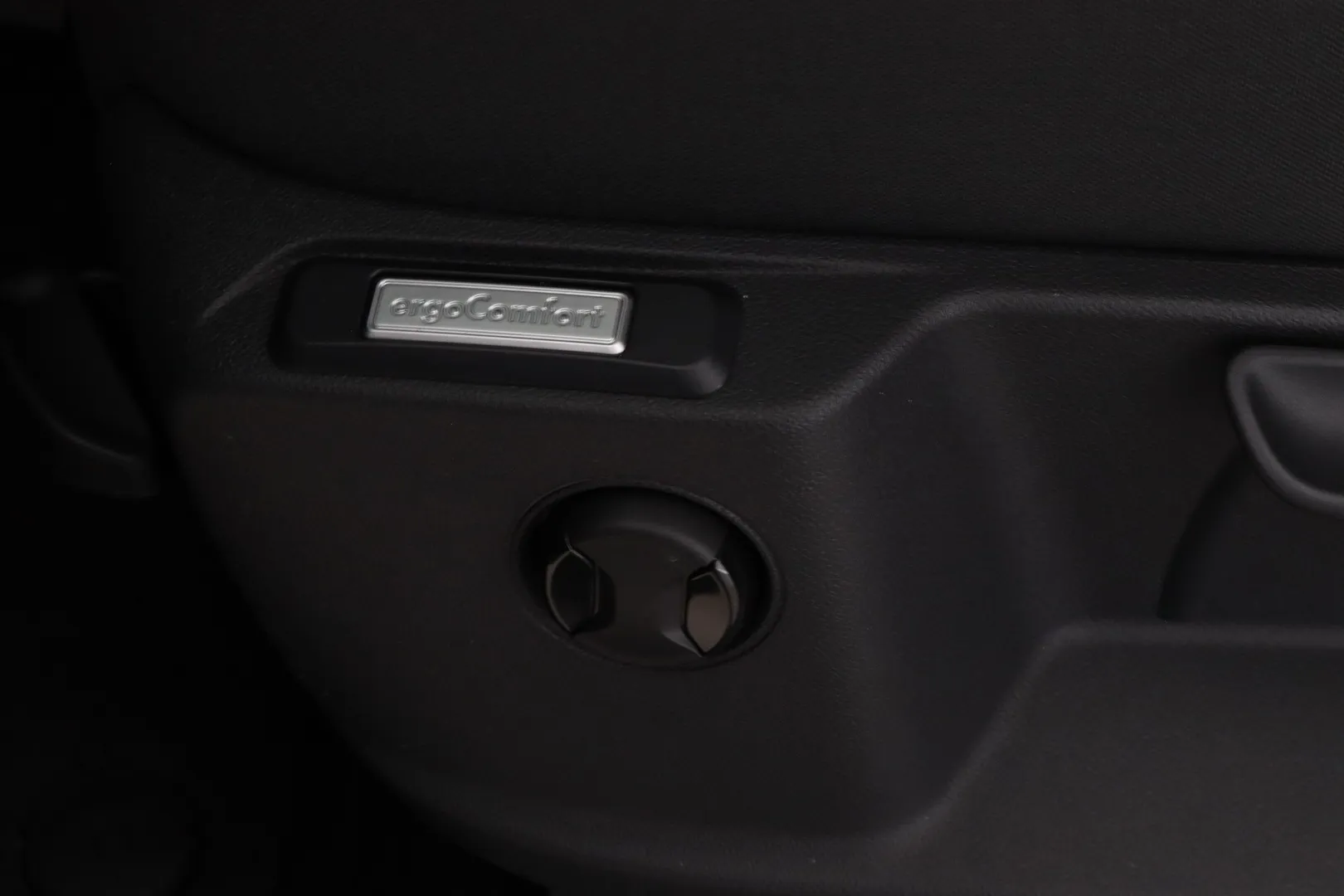 Volkswagen Caddy Maxi ZRH-385 carousel image