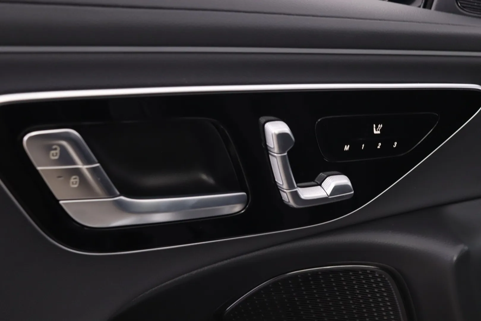 MERCEDES-BENZ E MRP-637 carousel image