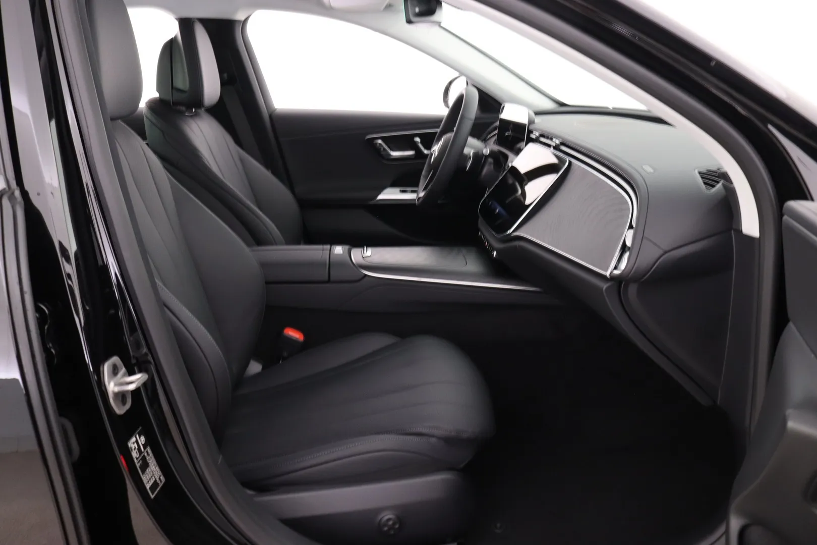 MERCEDES-BENZ E MRP-637 carousel image