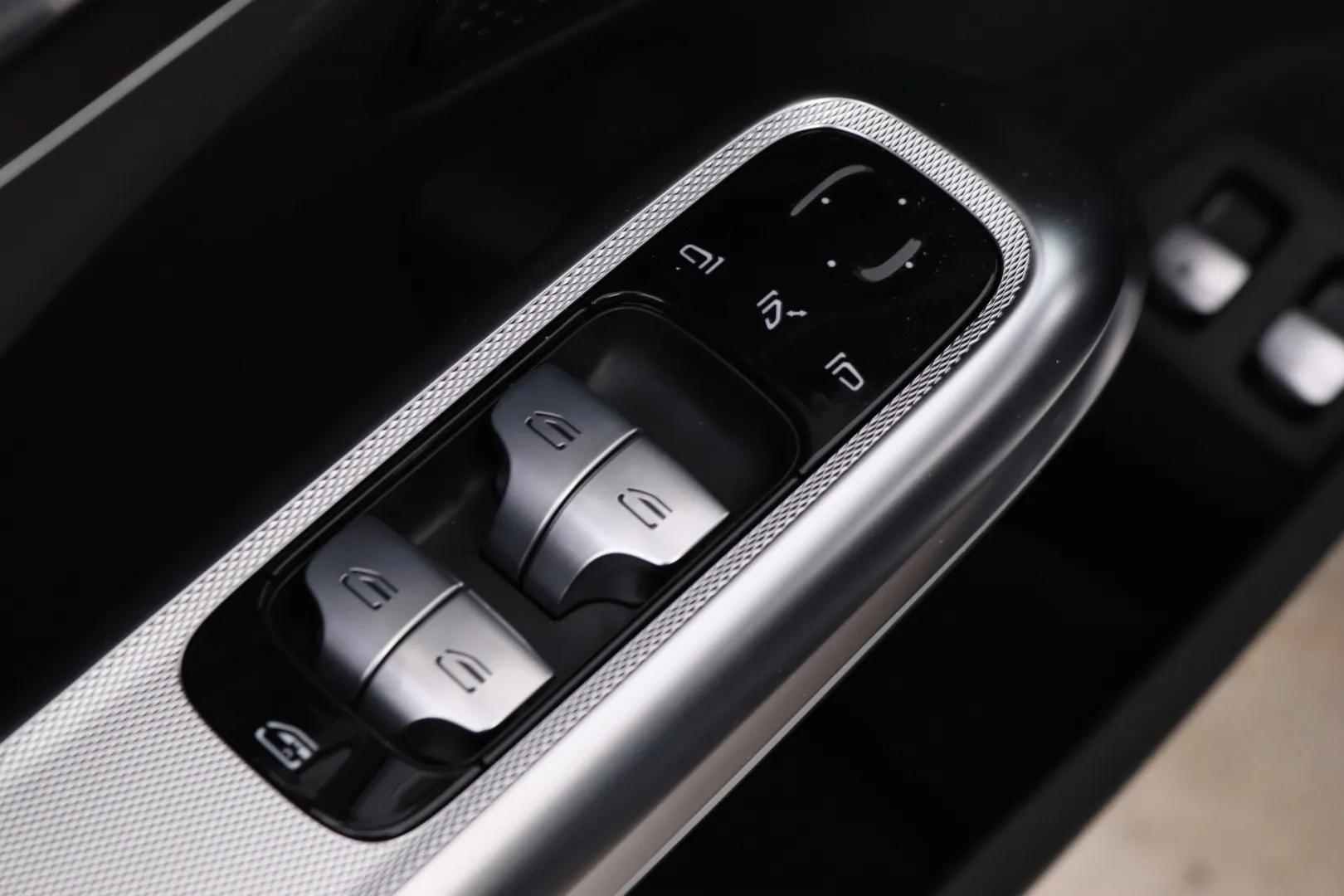 MERCEDES-BENZ E MRP-637 carousel image