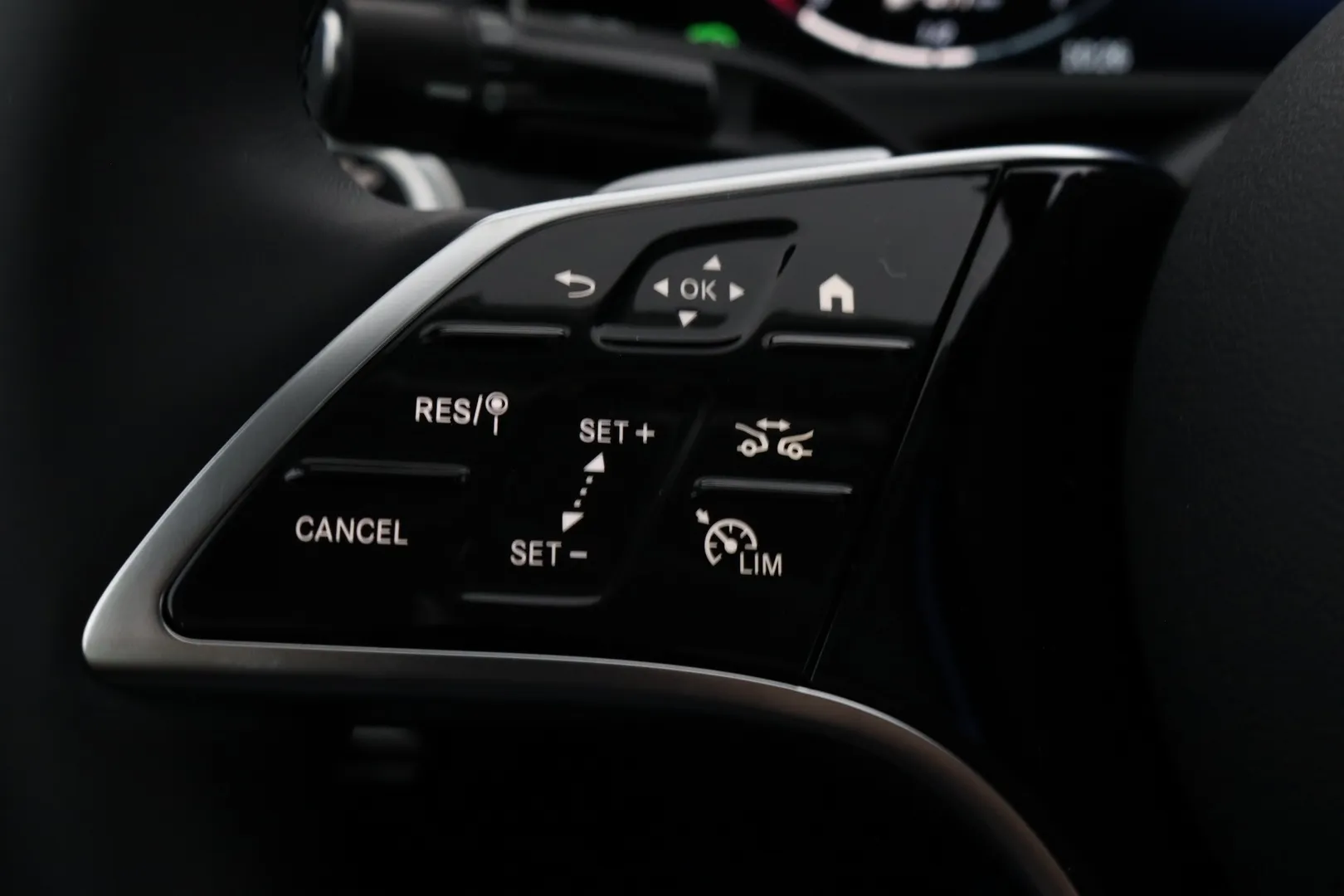 MERCEDES-BENZ E MRP-637 carousel image