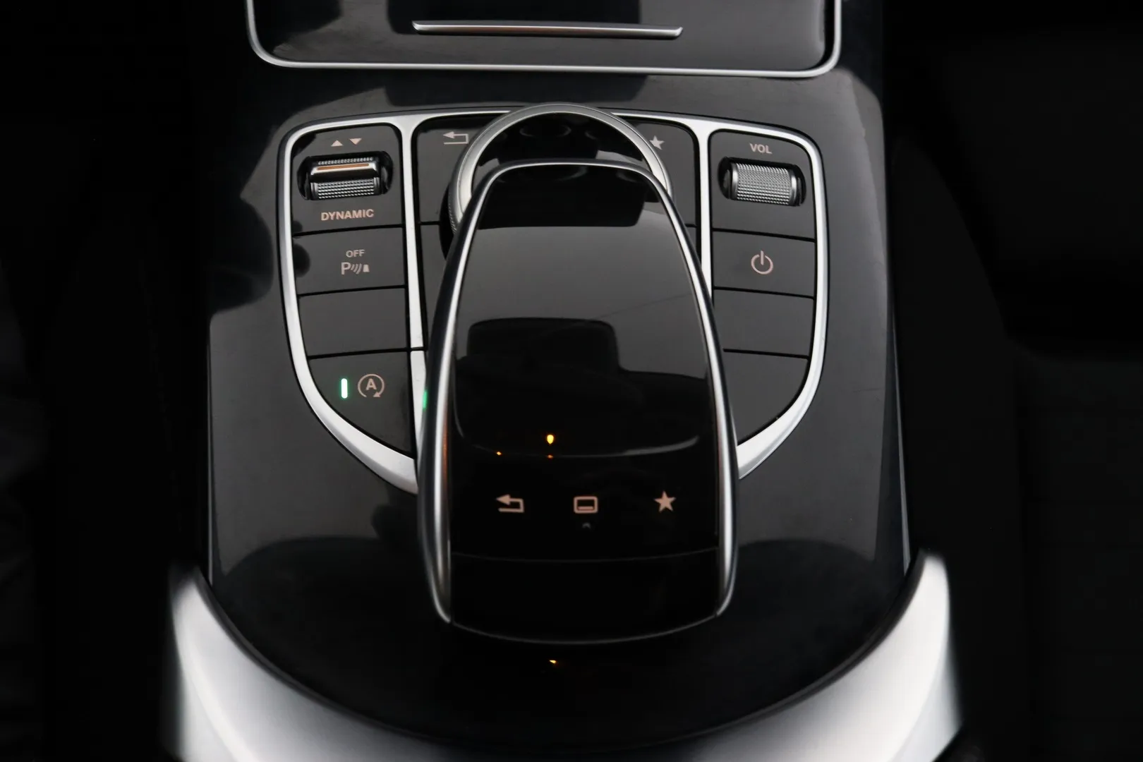 Mercedes-Benz C UZF-583 carousel image