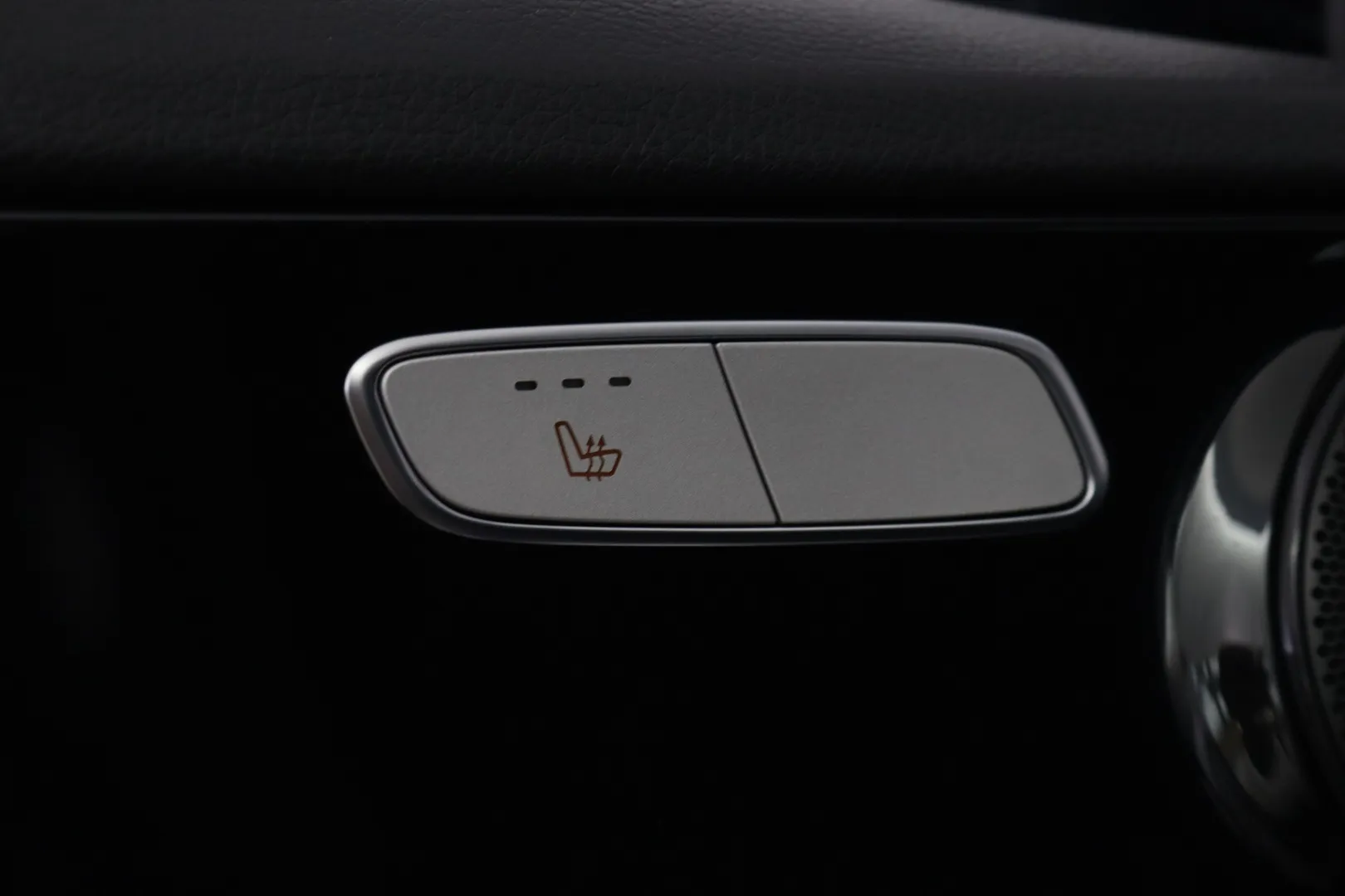 Mercedes-Benz C UZF-583 carousel image