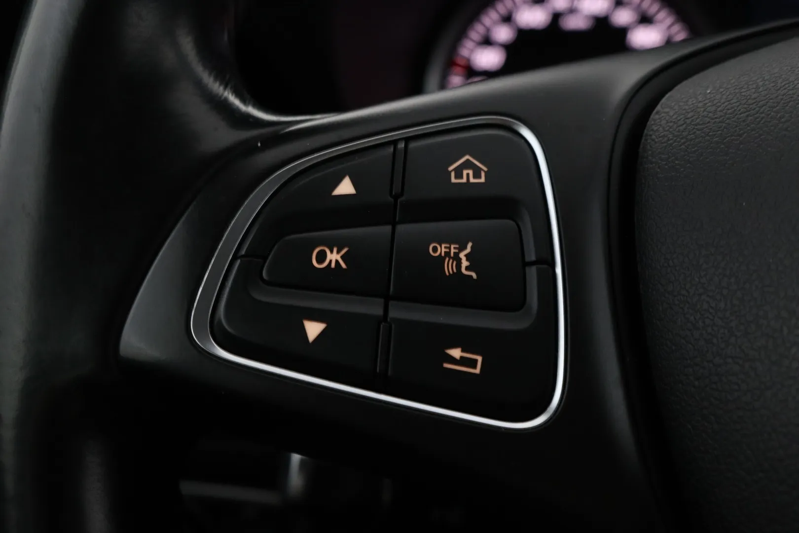 Mercedes-Benz C UZF-583 carousel image