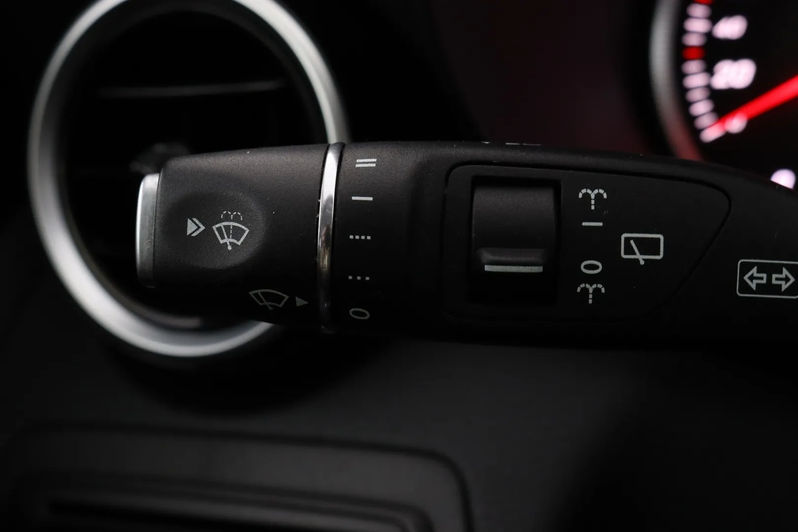 Mercedes-Benz C UZF-583 carousel image