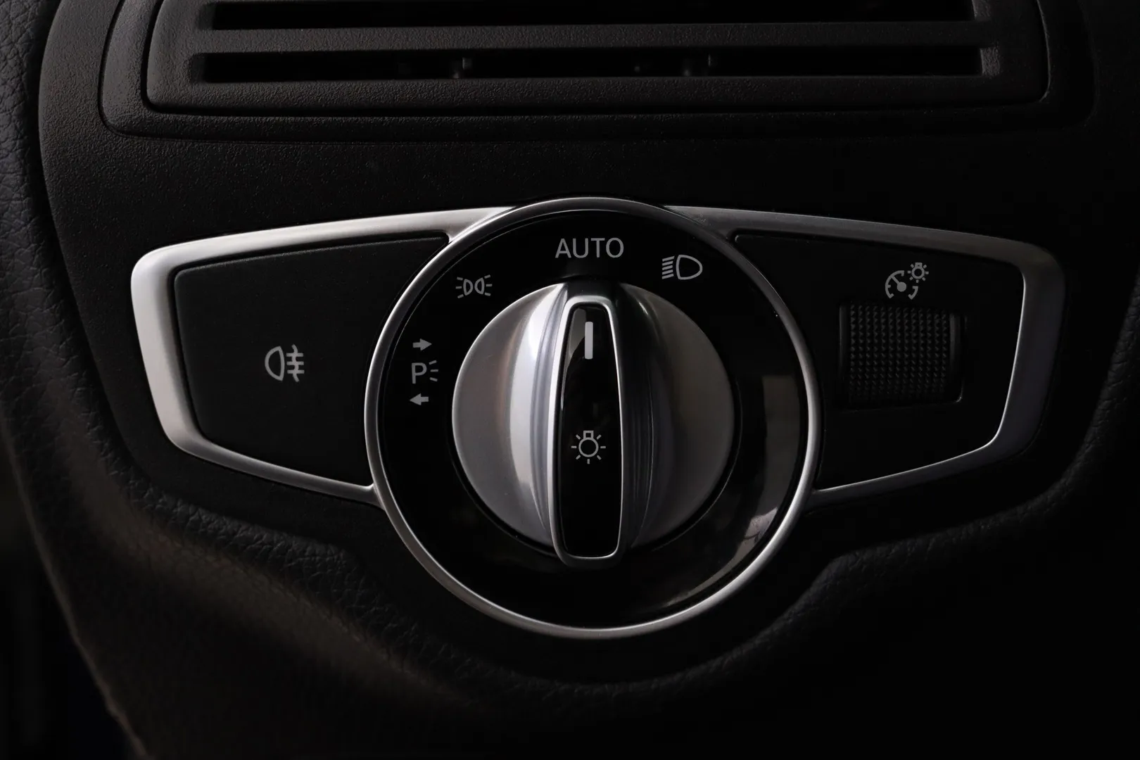 Mercedes-Benz C UZF-583 carousel image