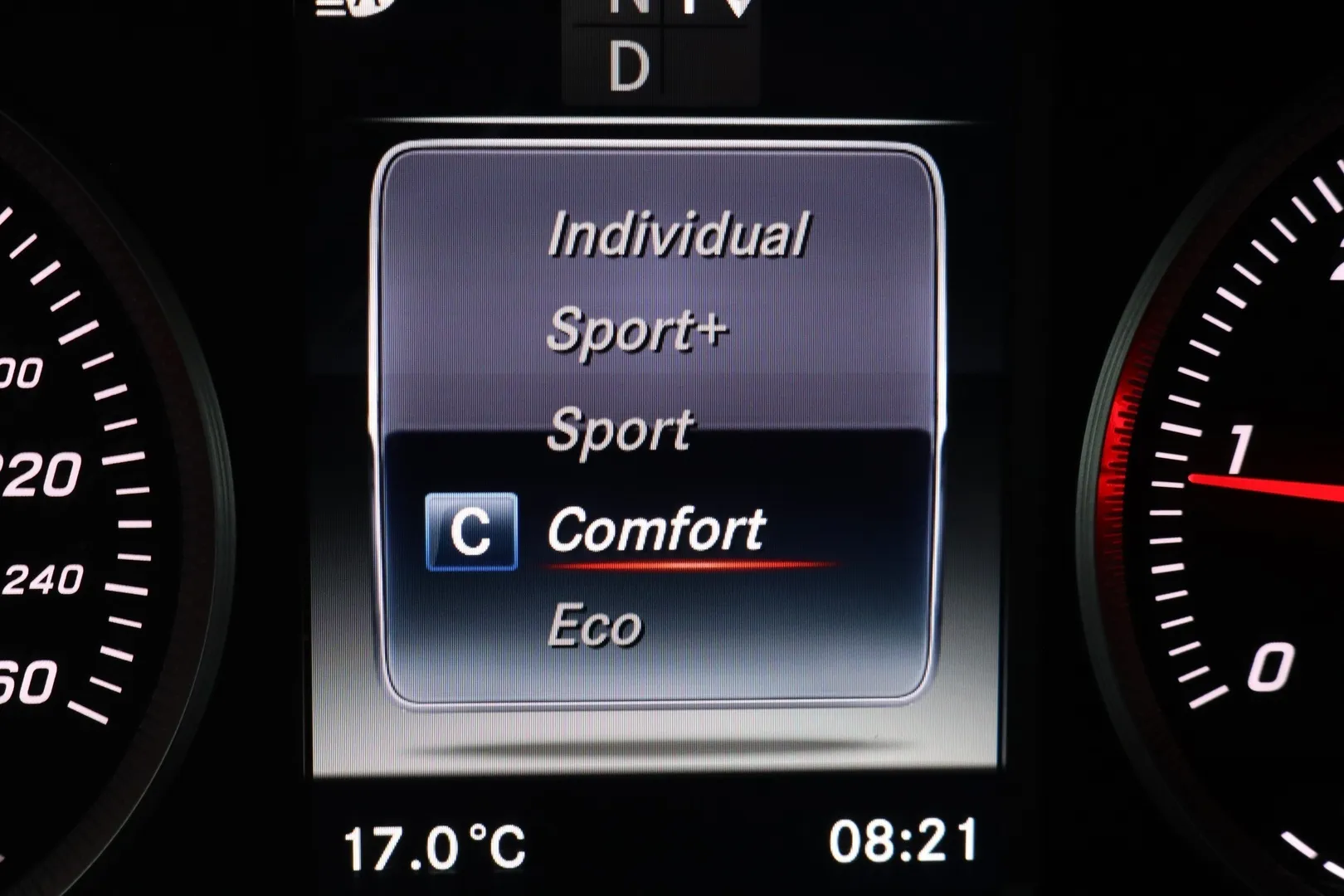 Mercedes-Benz C UZF-583 carousel image