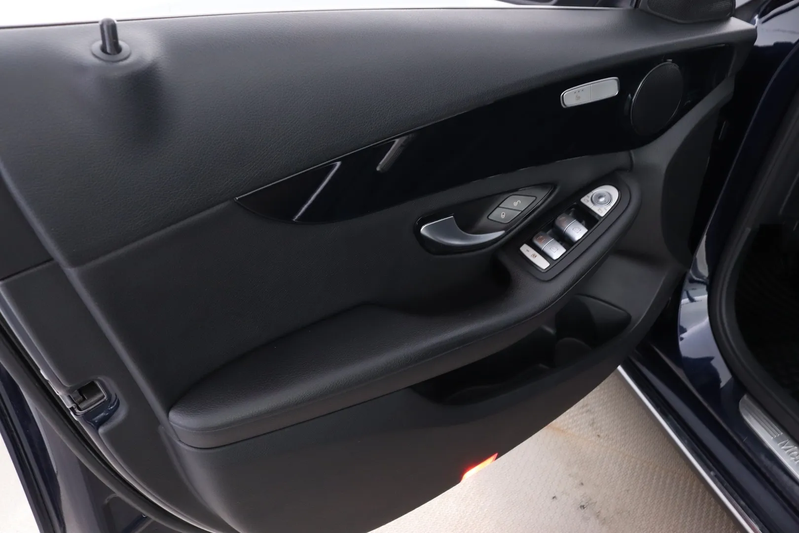 Mercedes-Benz C UZF-583 carousel image