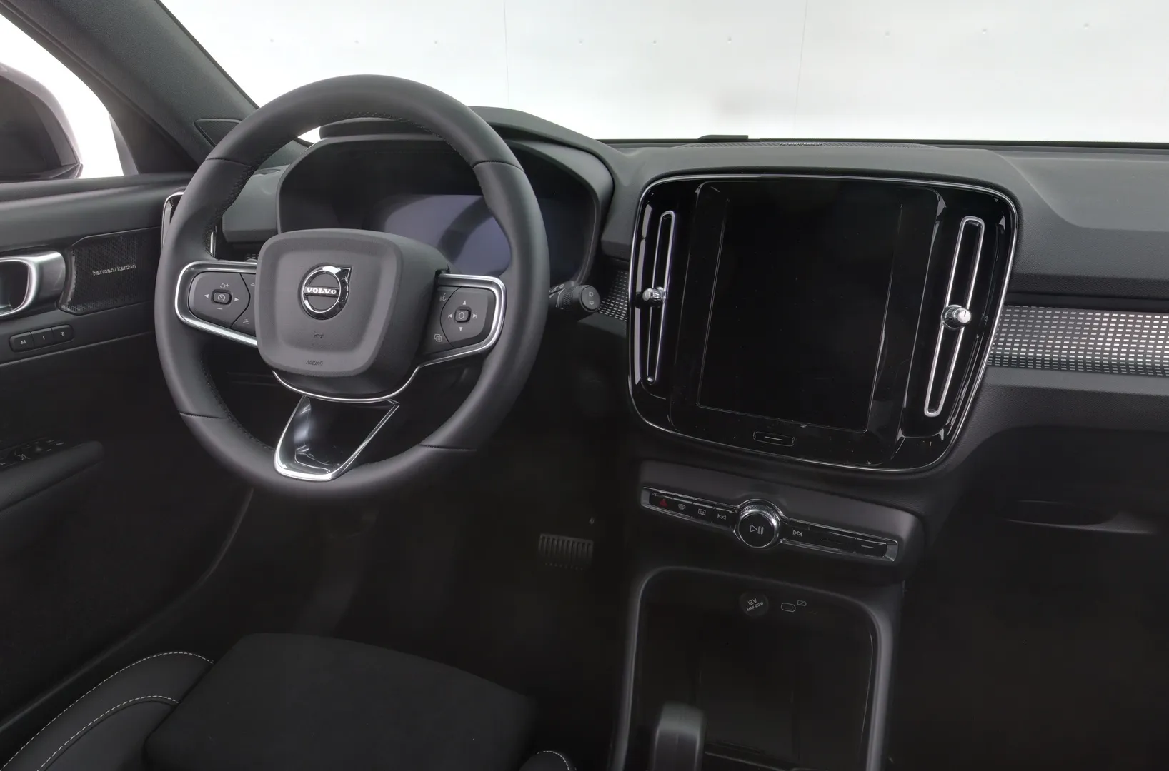 Volvo EX40 NOL-948 carousel image