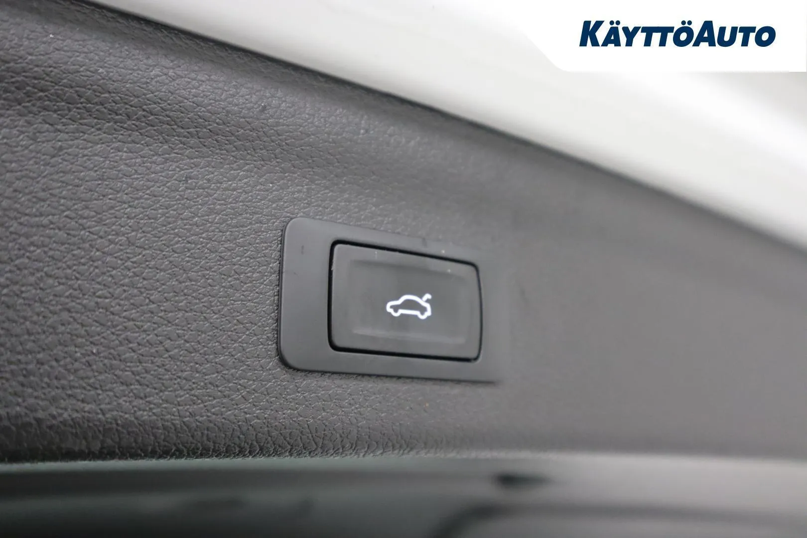 Audi Q3 ZMT-104 carousel image