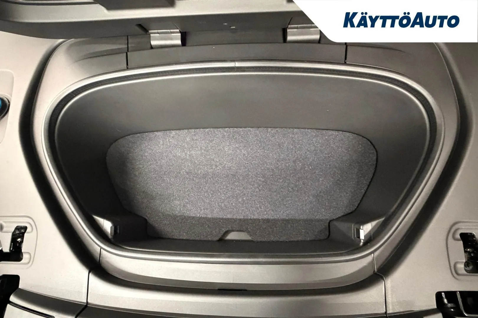 Volvo EX40 YMJ-642 carousel image