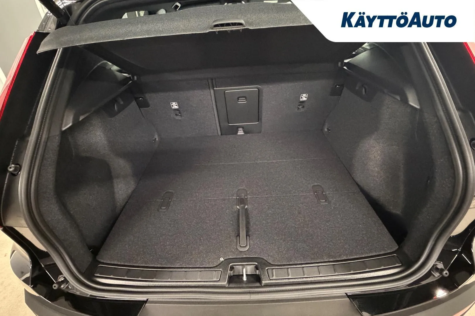 Volvo EX40 YMJ-642 carousel image