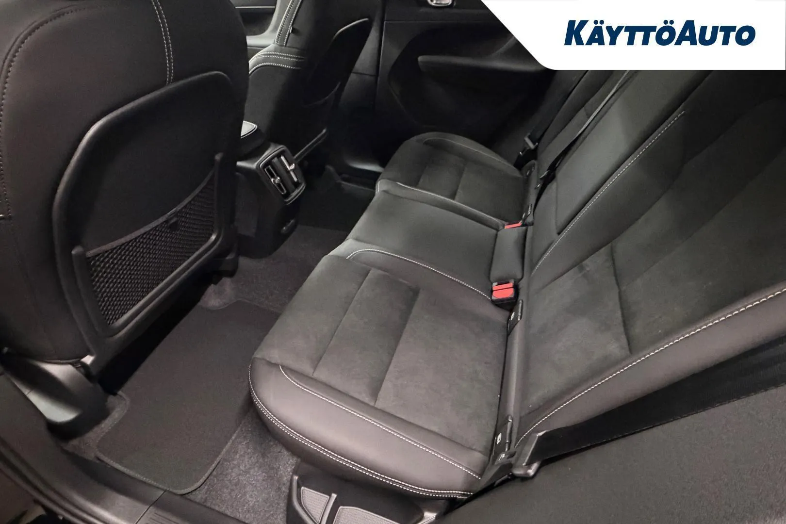 Volvo EX40 YMJ-642 carousel image