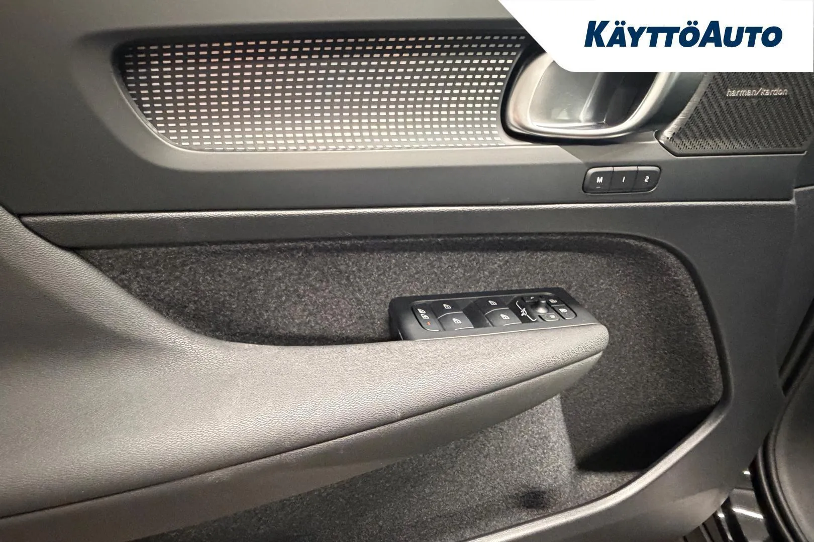 Volvo EX40 YMJ-642 carousel image