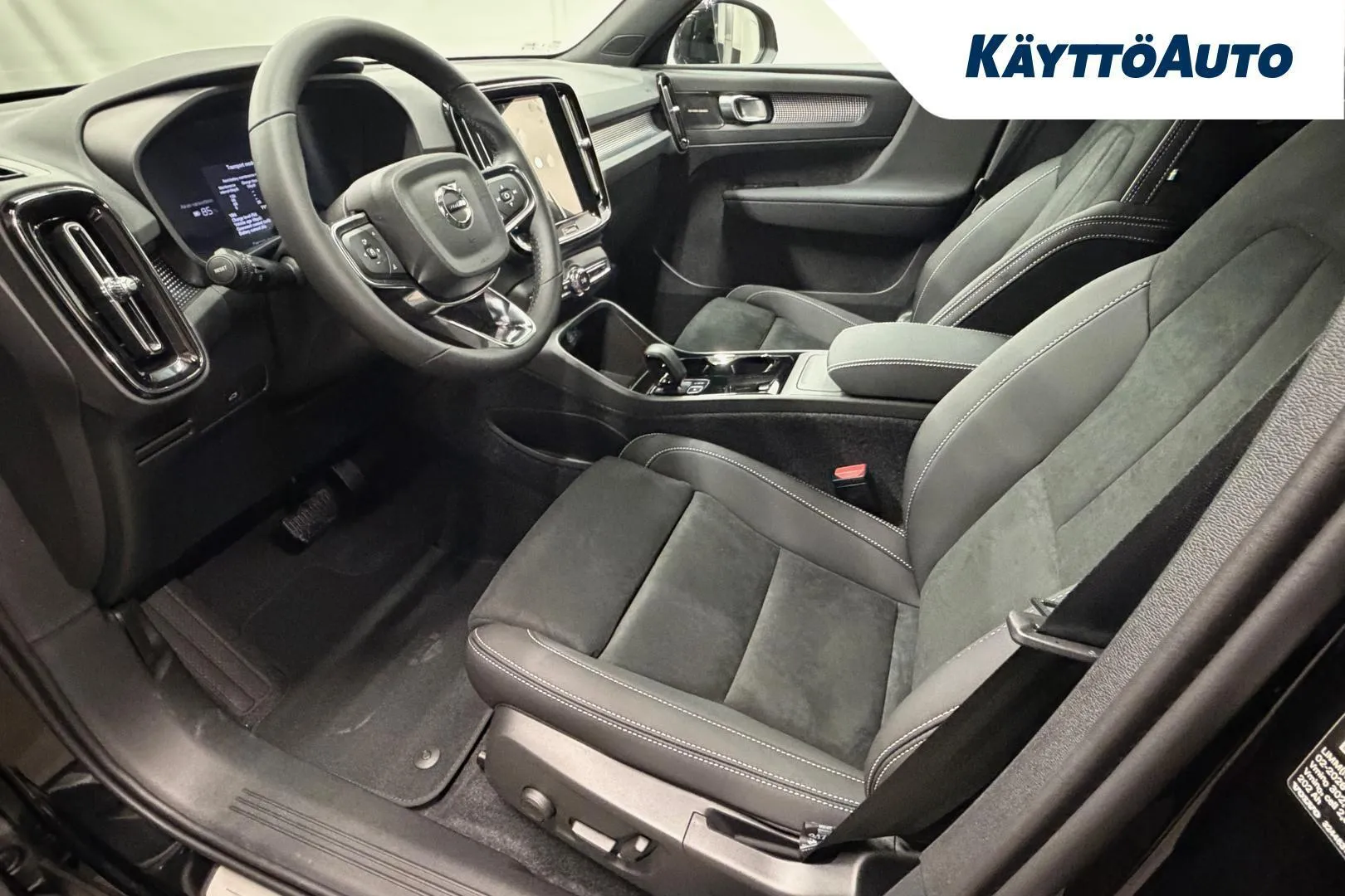 Volvo EX40 YMJ-642 carousel image