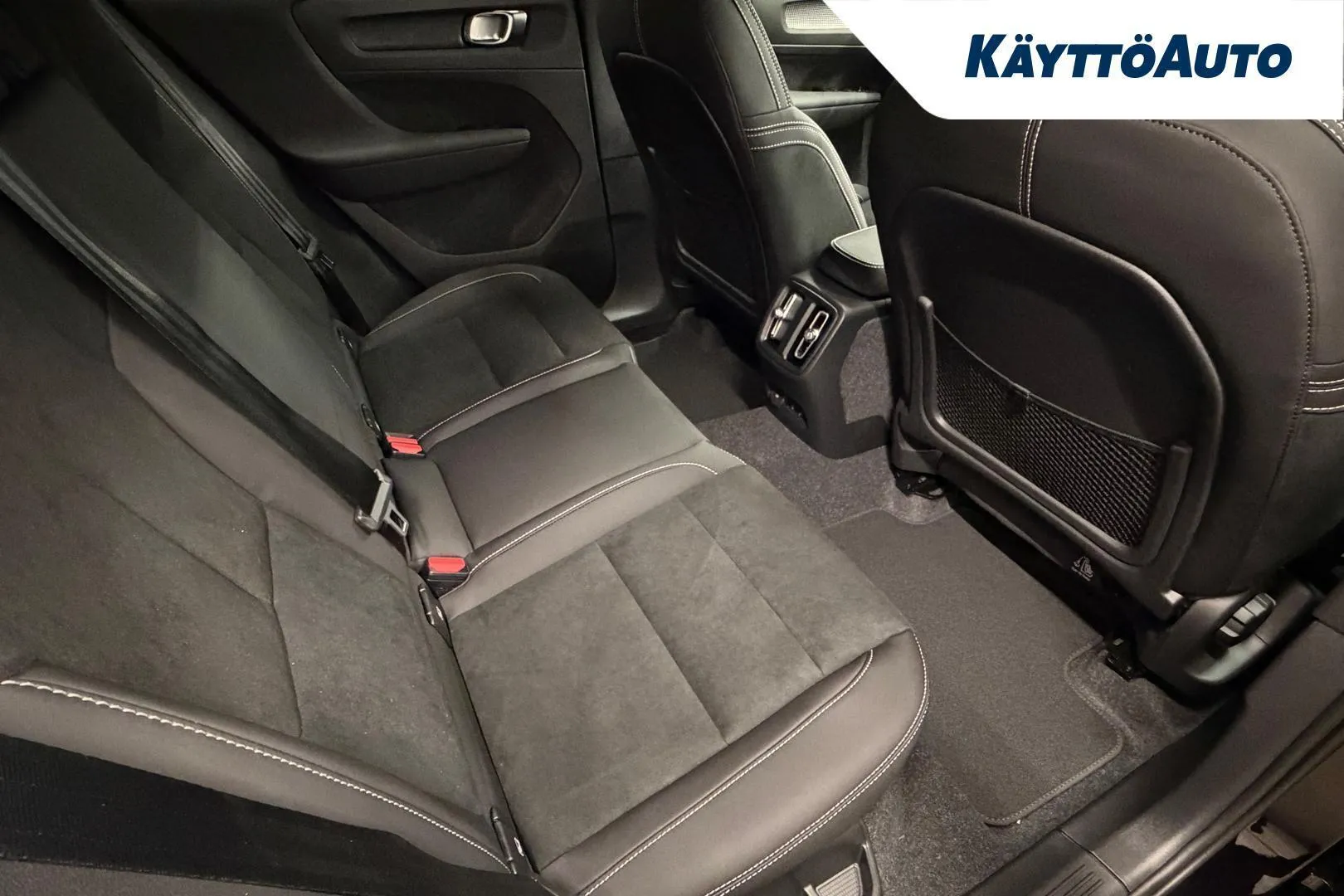 Volvo EX40 YMJ-642 carousel image