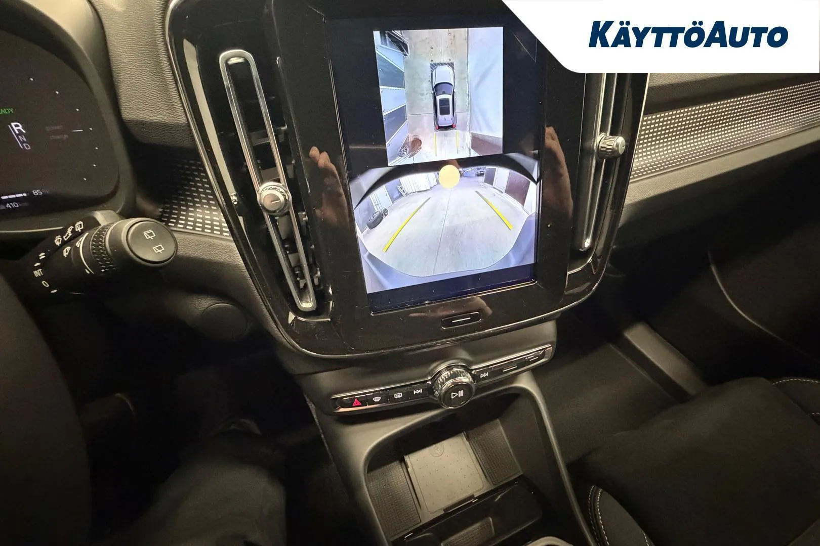 Volvo EX40 YMJ-642 carousel image