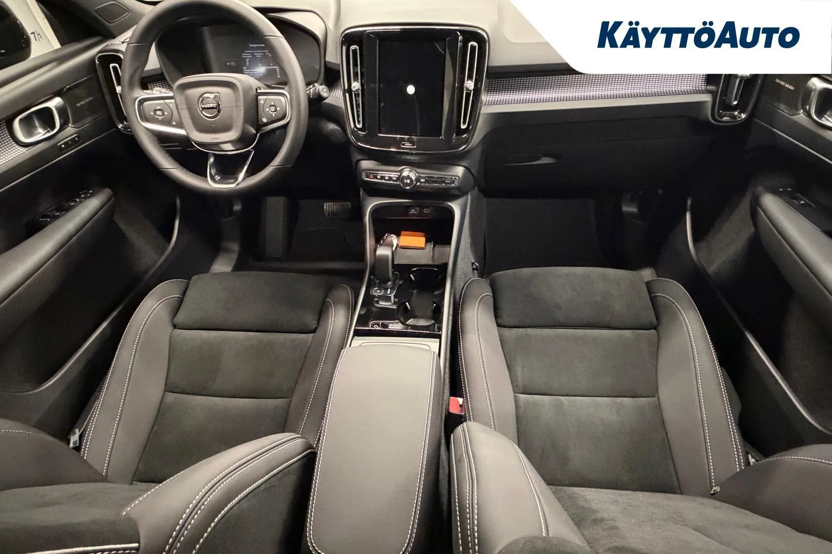 Volvo EX40 YMJ-642 carousel image