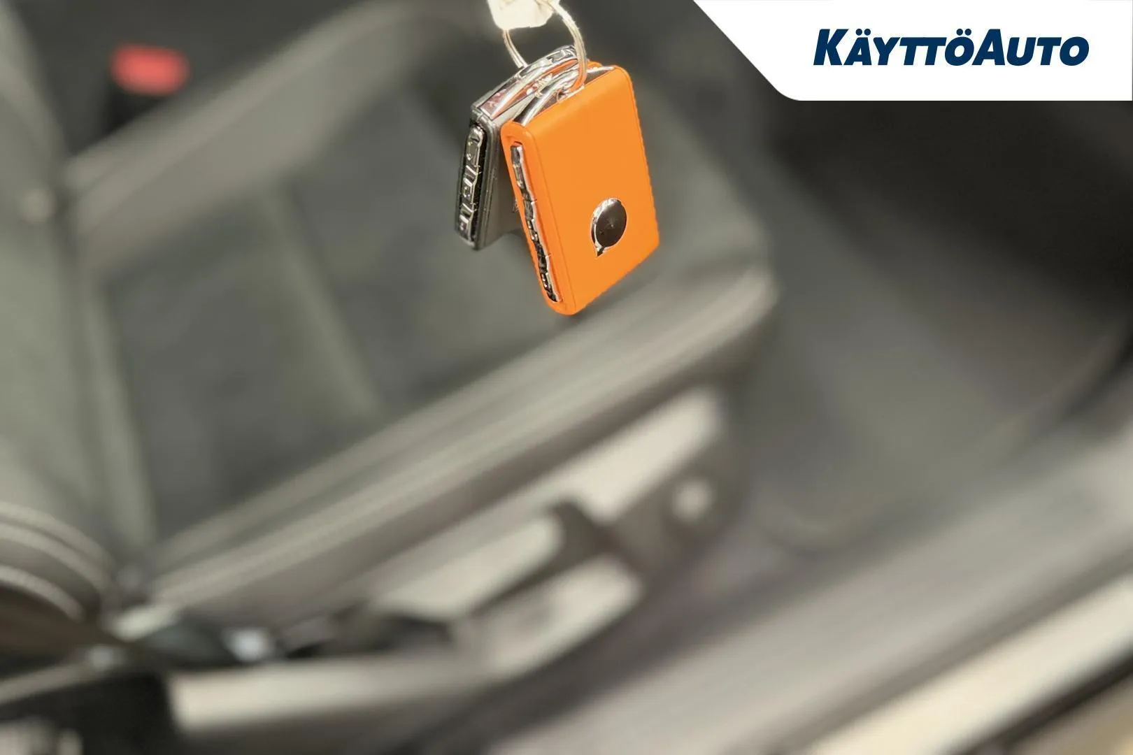 Volvo EX40 YMJ-642 carousel image