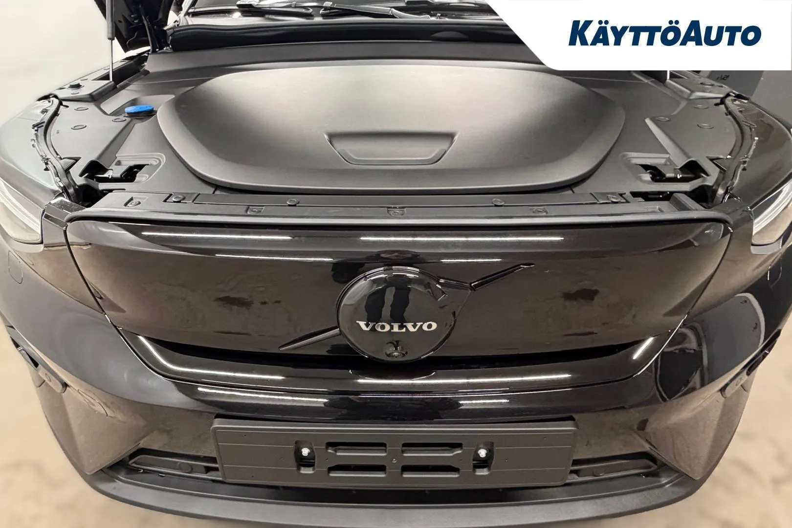 Volvo EX40 YMJ-642 carousel image